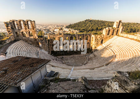 Atene, Grecia. L' Odeon di Erode Attico, un teatro di pietra struttura situata sul versante sud-ovest dell'Acropoli di Atene Foto Stock