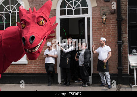 Festival Dragon, St Georges Day Parade in onore del santo patrono d'Inghilterra 23 aprile 2019, Dartford Kent, 2010s UK HOMER SYKES Foto Stock