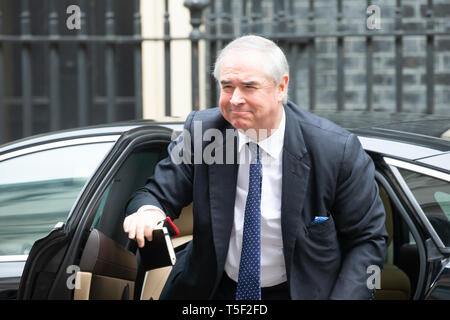 Geoffrey Cox, Procuratore Generale, arriva al numero 10 di Downing Street per importanti trattative su Brexit. Foto Stock