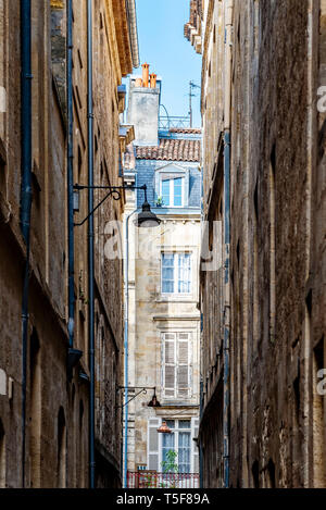 Stradina nel centro storico della città di Bordeaux Foto Stock