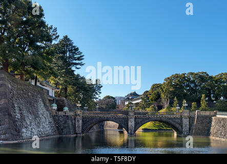 Seimon Ishibashi ponte all'Imperial Palace, Tokyo, Giappone Foto Stock