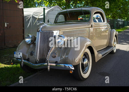 Berlino - 05 Maggio 2018: Retro vettura Ford V8 Coupé, 1936. Foto Stock
