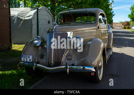 Berlino - 05 Maggio 2018: Retro vettura Ford V8 Coupé, 1936. Foto Stock