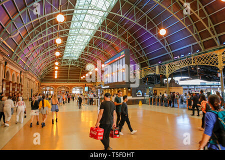 La stazione centrale di Sydney con il suo soffitto con volta a botte e il passeggero concourse,Sydney , Australia Foto Stock