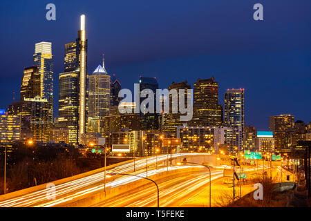 Philadelphia dall'alto edificio tramonto nella città di Philly PA USA Foto Stock