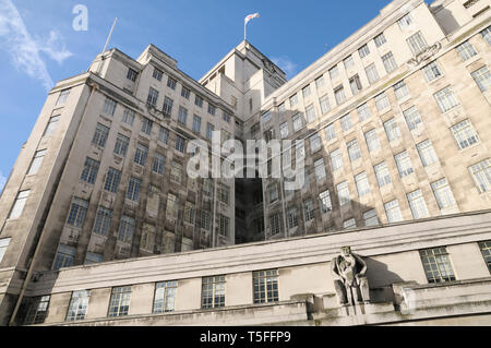 55 Broadway, il trasporto per la sede centrale di Londra, vicino a St James Park, Londra, Inghilterra, Regno Unito. Architetto: Charles Holden Foto Stock