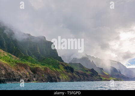 Stati Uniti d'America, Hawaii, Kauai, Costa di Na Pali membro Wilderness Park, Costa di Na Pali Foto Stock