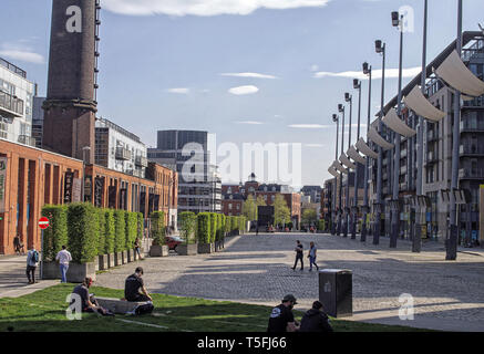 Smithfield Square vicino al centro della città di Dublino, Irlanda. Riqualificazione seguenti la piazza ospita un grande cinema,molti ristoranti e altre attrazioni. Foto Stock