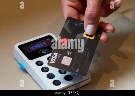 Il Regno Unito il primo lettore di impronte biometrico per carta bancaria da Natwest. Foto Stock