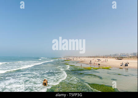 Israele, Tel Aviv-Yafo - 13 Aprile 2019: una spiaggia segreta Foto Stock