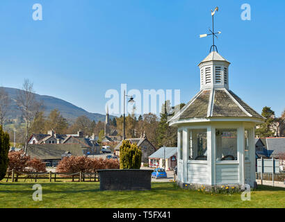 BRAEMAR ABERDEENSHIRE Scozia casa estiva sul prato del INVERCAULD ARMS HOTEL Foto Stock