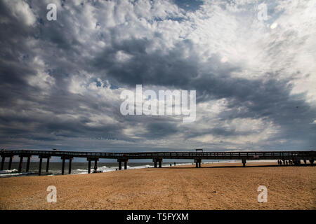 Cielo invernale sulla spiaggia Foto Stock