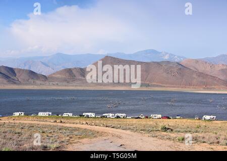 Siccità in California - Basso livello del Lago Isabella in Kern County. Stati Uniti paesaggio. Foto Stock