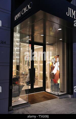 SAN FRANCISCO, STATI UNITI D'AMERICA - Aprile 8, 2014: Jimmy Choo scarpa di lusso store di San Francisco, Stati Uniti d'America. Jimmy Choo è un importante designer di moda specializzato in alta egli Foto Stock