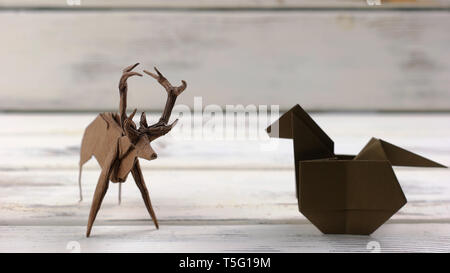 Esposizione di origami modelli animali. Foto Stock