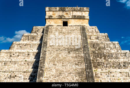 El Castillo o Kukulkan, piramide principale a Chichen Itza in Messico Foto Stock