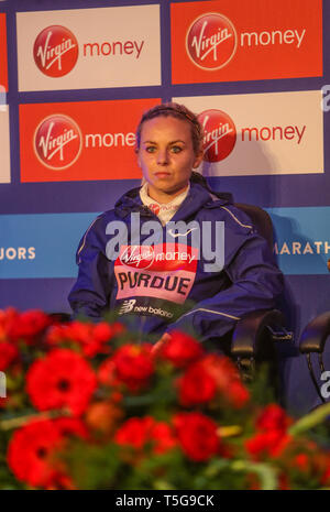 Londra, Regno Unito. 24 apr, 2019. Maratona di Londra 2019 conferenza stampa della British atleti Charlotte Purdue (Aldershot, Farnham & District, Credito: Paolo Quezada-Neiman/Alamy Live News Foto Stock