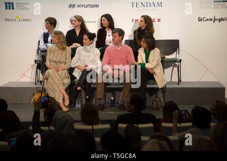 Cayetano Martínez de Irujo e Carolina Adriana Herrera al photocall durante la 26 edizione del Telva Solidaridad 2019 awards mercoledì a Madrid , 24 aprile 2019. Cordon premere Foto Stock