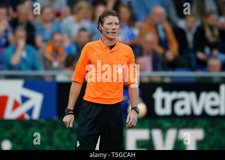 ZWOLLE, 24-04-2019, MAC3Park Stadium, stagione 2018 / 2019, olandese Eredivisie, arbitro Martin van den Kerkhof durante il match PEC Zwolle - FC Groningen Foto Stock