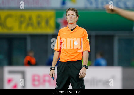 ZWOLLE, 24-04-2019, MAC3Park Stadium, stagione 2018 / 2019, olandese Eredivisie, arbitro Martin van den Kerkhof durante il match PEC Zwolle - FC Groningen Foto Stock