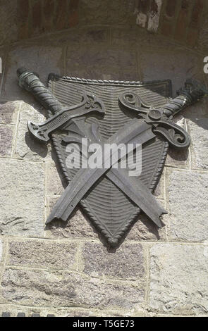 A Pristina, Kosovo, Iugoslavia. Xvii Mar, 2000. Monumenti a la battaglia del campo di battaglia di Kosovo a nord-ovest di Pristina, Kosovo, Iugoslavia, 17 marzo 2000.La battaglia è stata combattuta tra serbi e Ottomani il 15 giugno 1398.Tale anno un esercito ottomano guidato dal Sultano Murad mi invase il Kosovo ed è stata accolta da un esercito serbo guidato dal Principe Lazar. Entrambi gli eserciti sono stati praticamente cancellato ma gli ottomani ha vinto perché ha spazzato via gran parte delle royalty serba. Entrambi Lazar e Murad sono stati uccisi durante i combattimenti. Dopo la battaglia di regni serbo ha cominciato ad accettato il dominio ottomano. La battaglia è significativo per Foto Stock