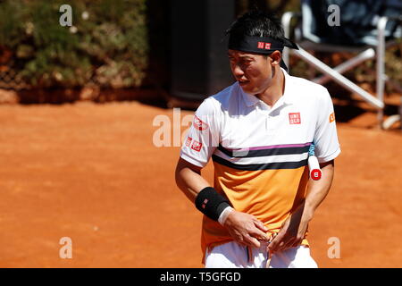 Barcellona, Spagna. 24 apr, 2019. Kei Nishikori (JPN) Tennis : Kei Niskori del Giappone durante raddoppia il 1° round match contro Oliver Marach di Austria e Mate Pavic di Croacia sul Barcelona Open Banc Sabadell torneo di tennis presso il Real Club de tenis de Barcelona a Barcellona Spagna . Credito: Mutsu Kawamori/AFLO/Alamy Live News Foto Stock