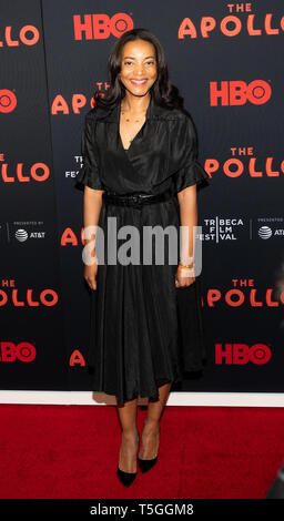 Alice Smith presso il Tribeca Film Festival tappeto rosso arrivi per la serata di apertura presso il Teatro Apollo di New York City. Foto Stock