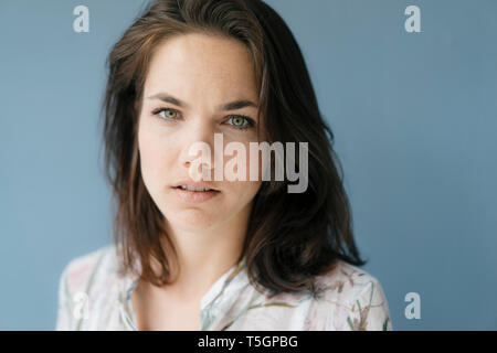 Ritratto di una donna graziosa Foto Stock