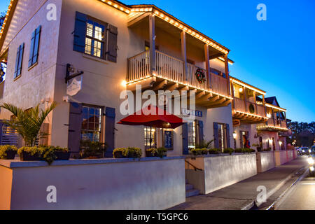 Sant'Agostino, Florida. Gennaio 26 , 2019 . Illuminata caffetteria bar nella parte anteriore di Matanzas Baia alla Città Vecchia in Florida storico della costa . Foto Stock