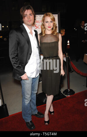 LOS ANGELES, CA. Ottobre 10, 2006: Evan Rachel Wood & fratello IRA DAVID WOOD alla premiere mondiale del suo nuovo film 'in esecuzione con forbici". Immagine: Paul Smith / Featureflash Foto Stock