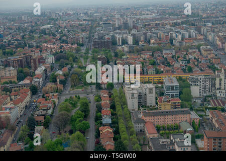 Milano Italia 10 Aprile 2019: Città di Milano visto dal palazzo della regione lombrdia alla fine della giornata Foto Stock