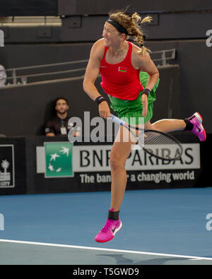 Victoria Azarenka in azione in gomma 4 Bielorussia v Australia a Pat puntone QTC Arena Brisbane Queensland Australia Aprile 2019 v Sam Stosur Australia Foto Stock