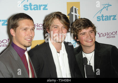 LOS ANGELES, CA. Ottobre 24, 2006: ISAAC HANSON (sinistra), Zac Hanson & Taylor Hanson - del gruppo pop Hanson - alla decima edizione Hollywood Awards Gala - il gala di chiusura del 2006 Festival di pellicola di Hollywood - al Beverly Hills Hilton. Immagine: Paul Smith / Featureflash Foto Stock