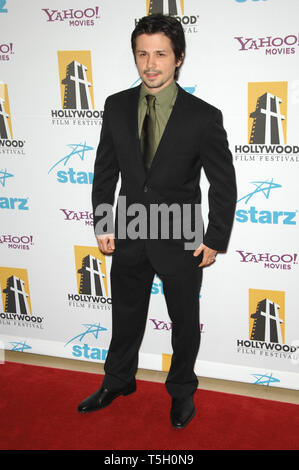 LOS ANGELES, CA. Ottobre 24, 2006: FREDDY RODRIGUEZ alla decima edizione Hollywood Awards Gala - il gala di chiusura del 2006 Festival di pellicola di Hollywood - al Beverly Hills Hilton. Immagine: Paul Smith / Featureflash Foto Stock