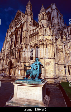 L imperatore Costantino,del transetto sud della cattedrale di York Minster,York,Inghilterra Foto Stock