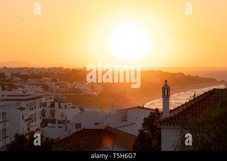 Sunrise in Albufeira in Algarve Foto Stock