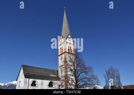 Sistrans, Kirche, Innsbruck Innsbruck Land Tirolo, Nordtirol, Innsbruck, Terrasse, Mittelgebirgsterrasse, Dorf, Pfarrkirche, Gertrude, Heilige Gertra Foto Stock