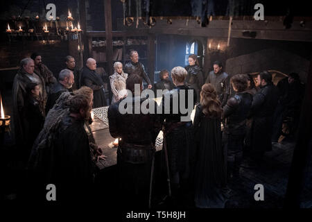 Conleth Hill, Emilia Clarke, Iain Glen, Peter Dinklage, Sohie Turner, Kit Harington, Isaac Hempstead Wright, Maisie Williams, John Bradley, Alfie Allen, Megan Morbo di Parkinson, Gwendoline Christie, Nikolaj Coster-Waldau, Richard Dormer, Kristofer Hivju, Liam Cunningham, Bella Ramsey, Rupert Vansittart, 'Gioco di troni' Stagione 8, episodio 2 (2019) Photo credit: Helen Sloan-HBO / Hollywood Archive Foto Stock