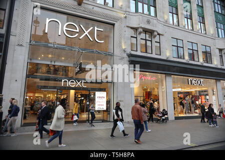 Prossimo negozio su Oxford Street, London, England, Regno Unito Foto Stock