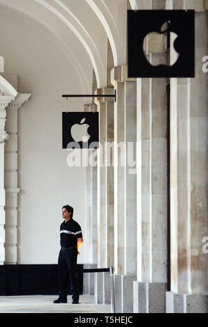 Apple apre un nuovo store in Covent Garden di Londra. Il 7 agosto 2010. Foto Stock