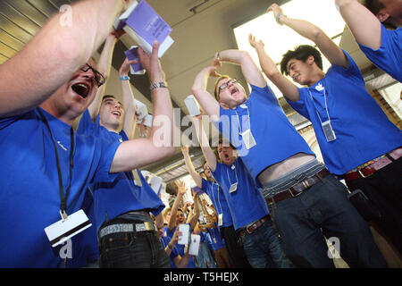 Apple apre un nuovo store in Covent Garden di Londra. Il 7 agosto 2010. Foto Stock