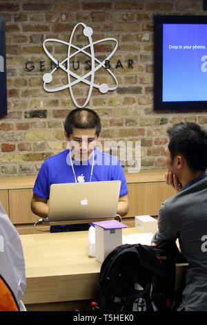 Apple apre un nuovo store in Covent Garden di Londra. Il 7 agosto 2010. Foto Stock