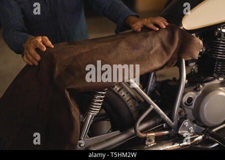 Bike fissaggio meccanico nuova sede in moto Foto Stock