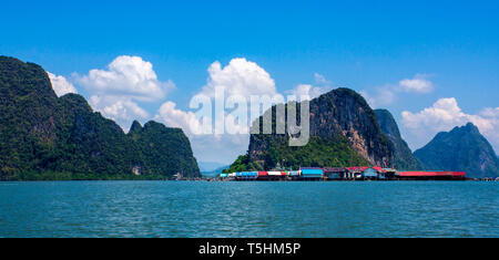 Ko Panyi, villaggio sul mare, la Baia di Phang Nga, Thailandia Foto Stock