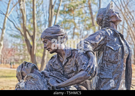 Il Vietnam Womens Memorial statua in bronzo a Washington DC Foto Stock