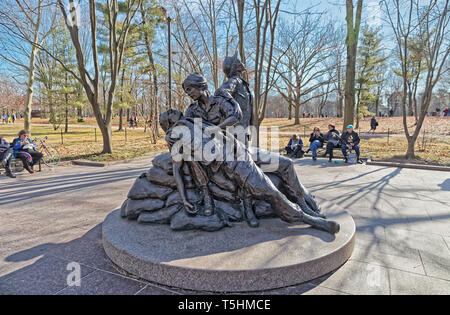 Il Vietnam Womens Memorial statua in bronzo a Washington DC Foto Stock