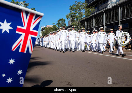 ANZAC Day parade di Knuckey street in Darwin, la capitale del Territorio Settentrionale dell'Australia - 2019.04.25 Foto Stock