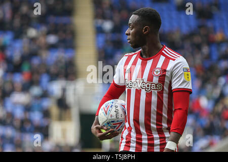 Il 13 aprile 2019, Madejski Stadium, Londra, Inghilterra; Sky Campionato Bet, lettura vs Brentford ; Moses Odubajo (02) di Brentford Credito: Matt O'Connor/News immagini, English Football League immagini sono soggette a licenza DataCo Foto Stock