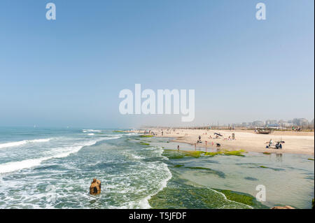 Israele, Tel Aviv-Yafo - 13 Aprile 2019: una spiaggia segreta Foto Stock