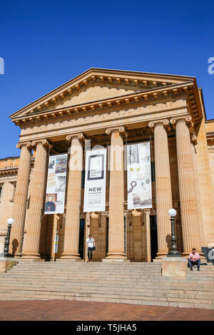 Libreria dello stato del NSW edificio costruito di pietra su Macquarie Street nel centro di Sydney, Nuovo Galles del Sud, Australia Foto Stock